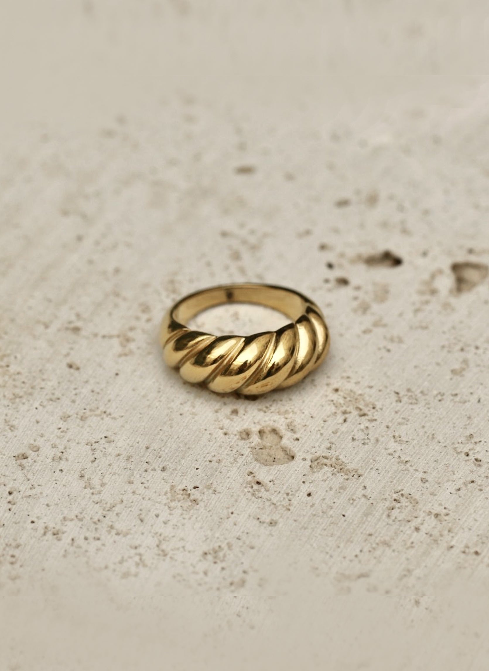 Large ring Aquarius