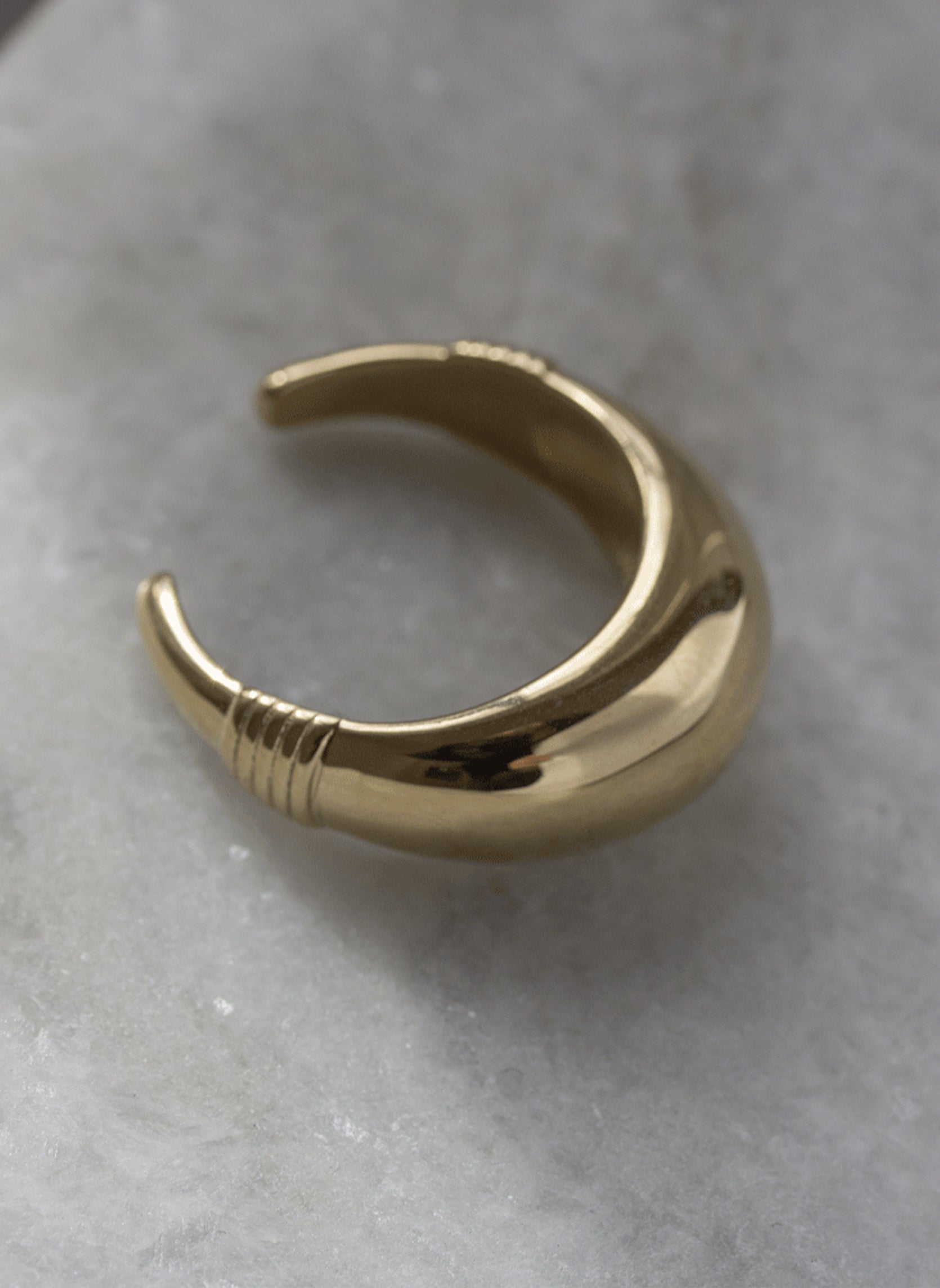 Large ring Iphelion