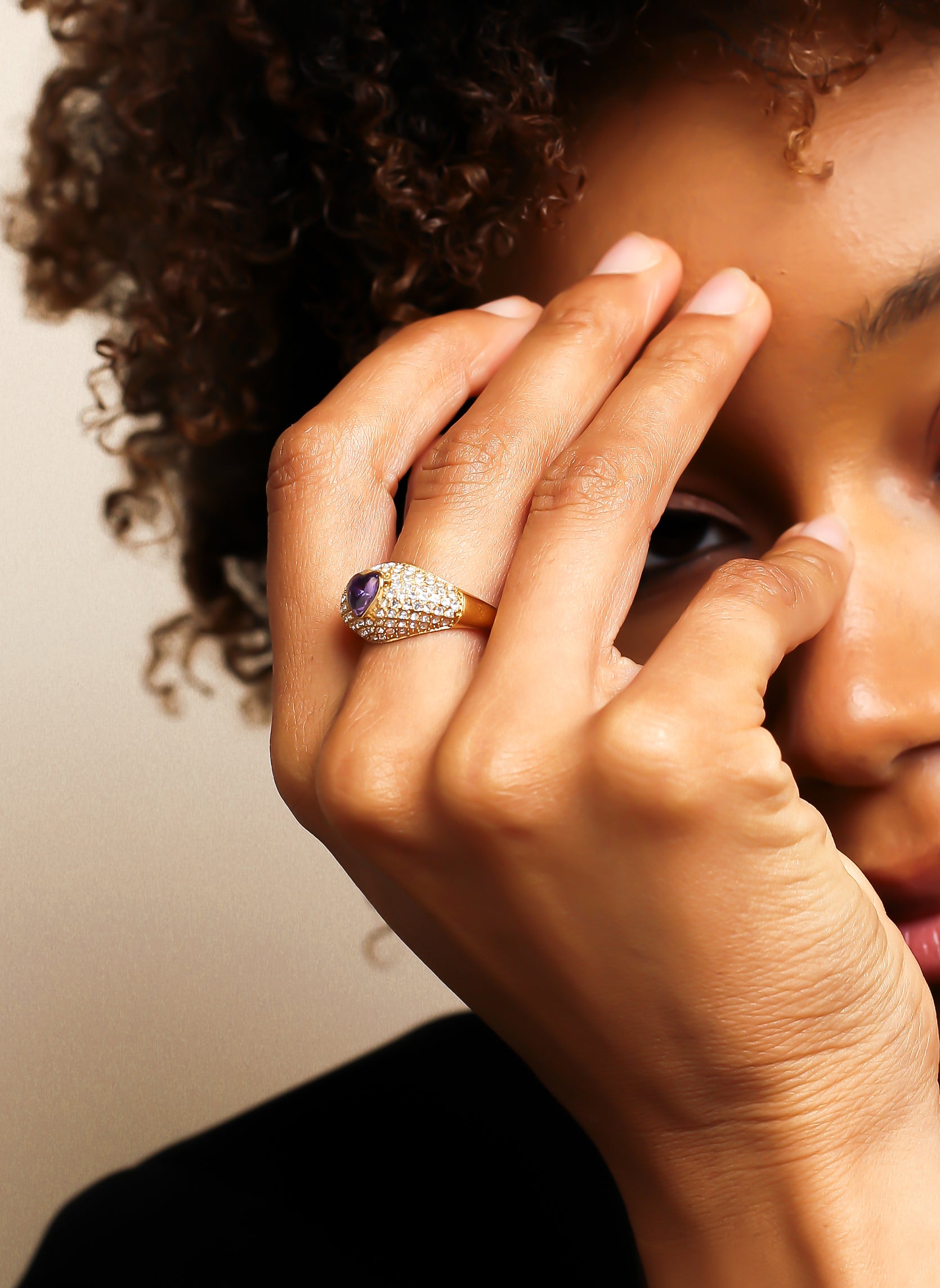 Large ring Mary