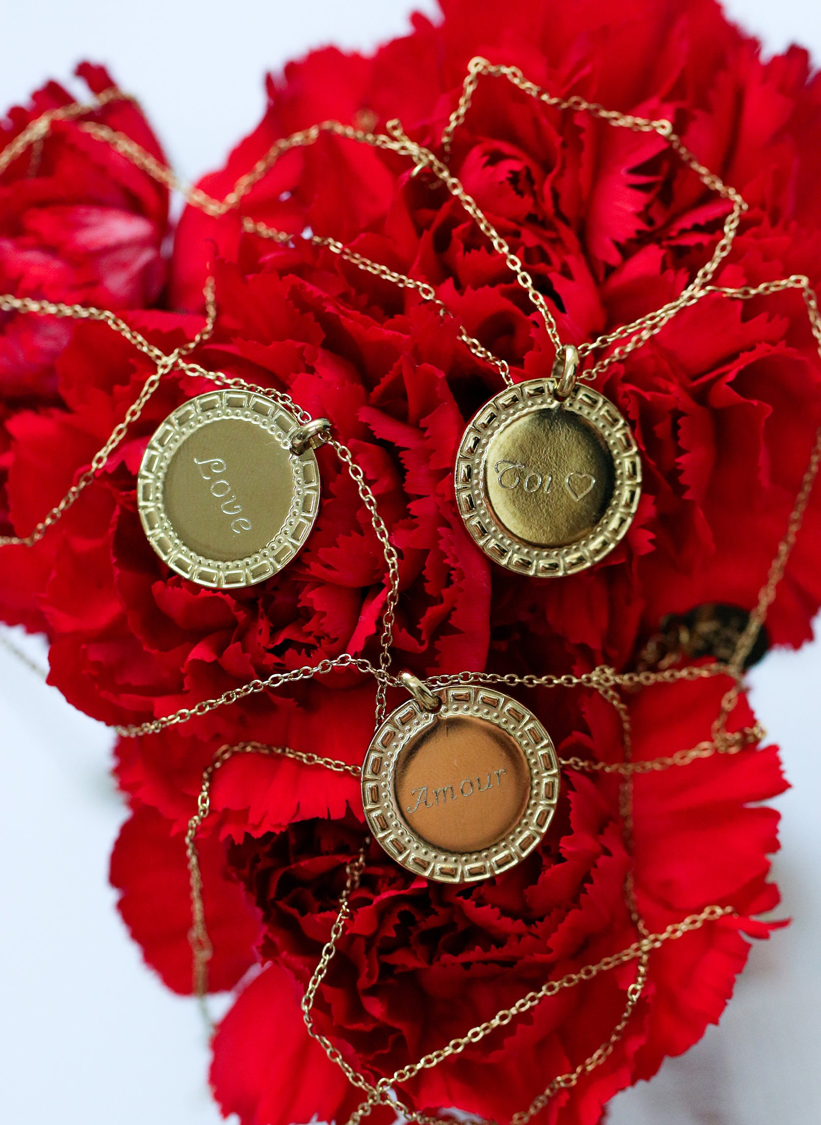 Medal necklace Amour