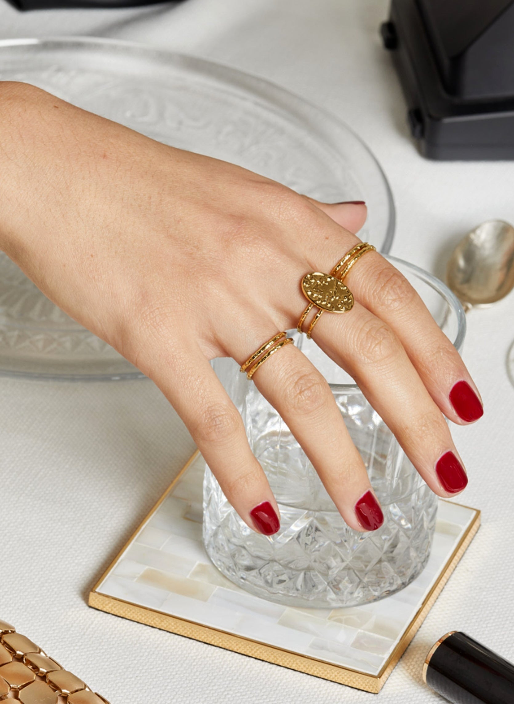 Large ring Ourea