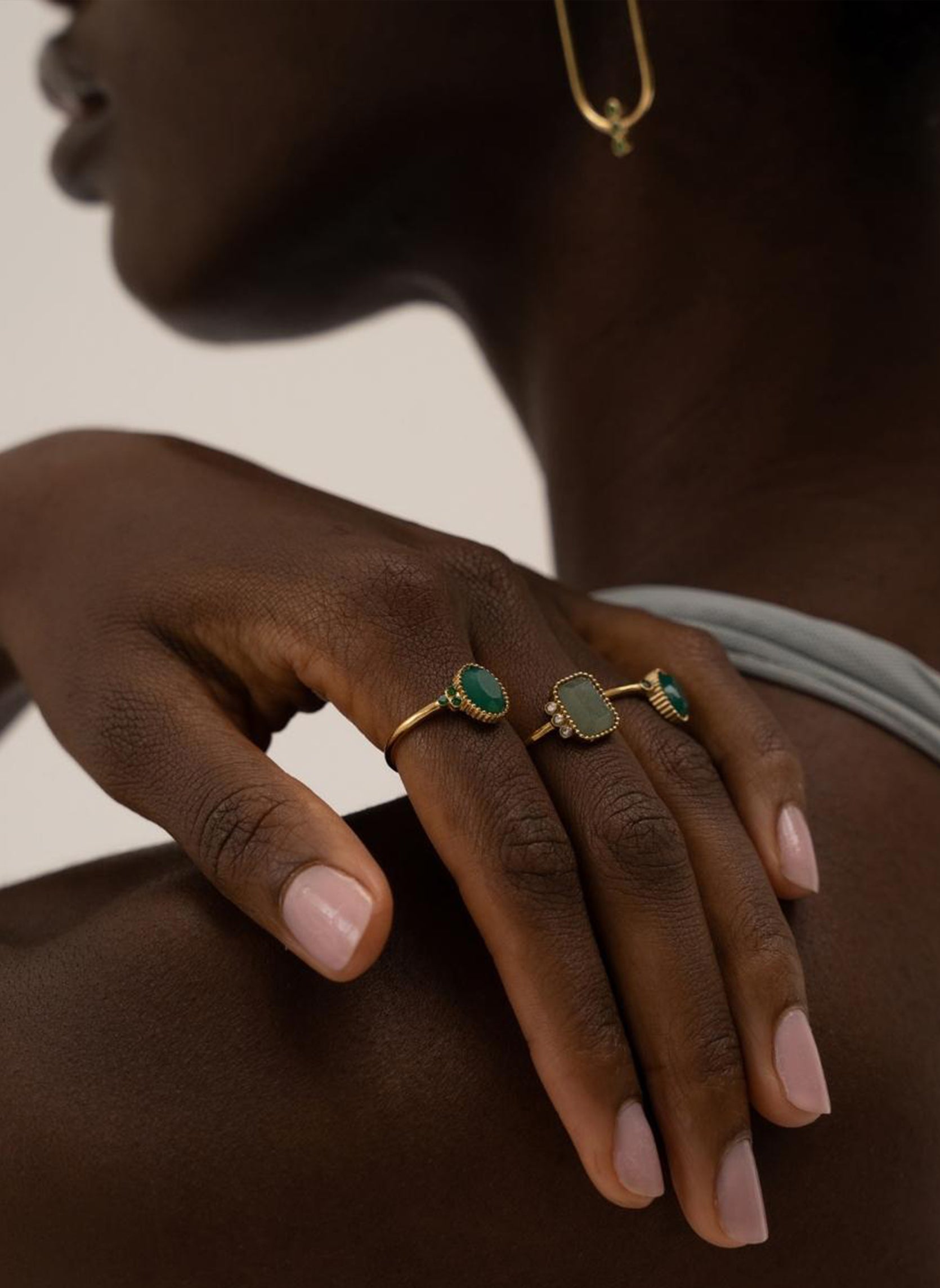 Thin ring Theia