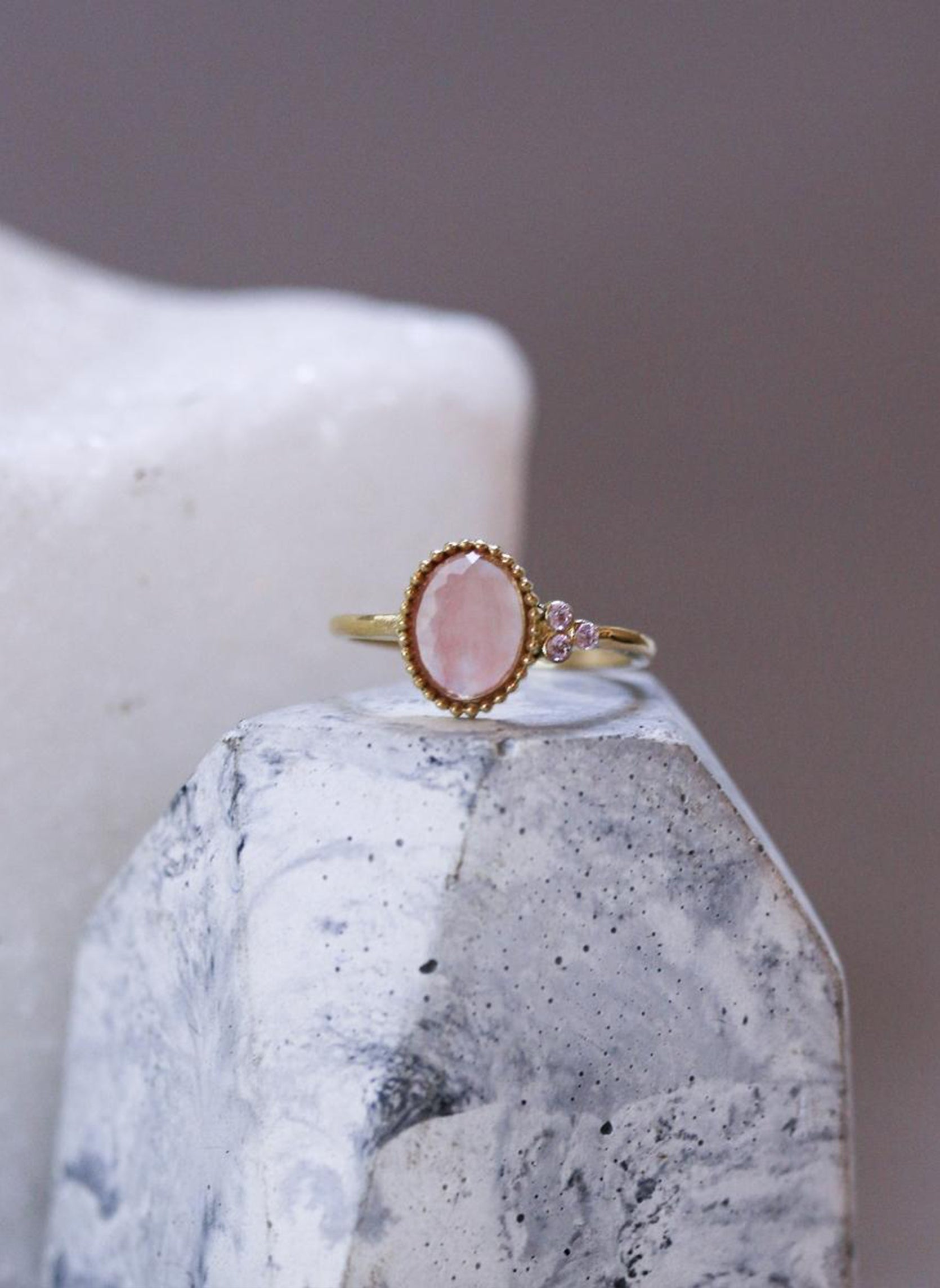 Thin ring Theia