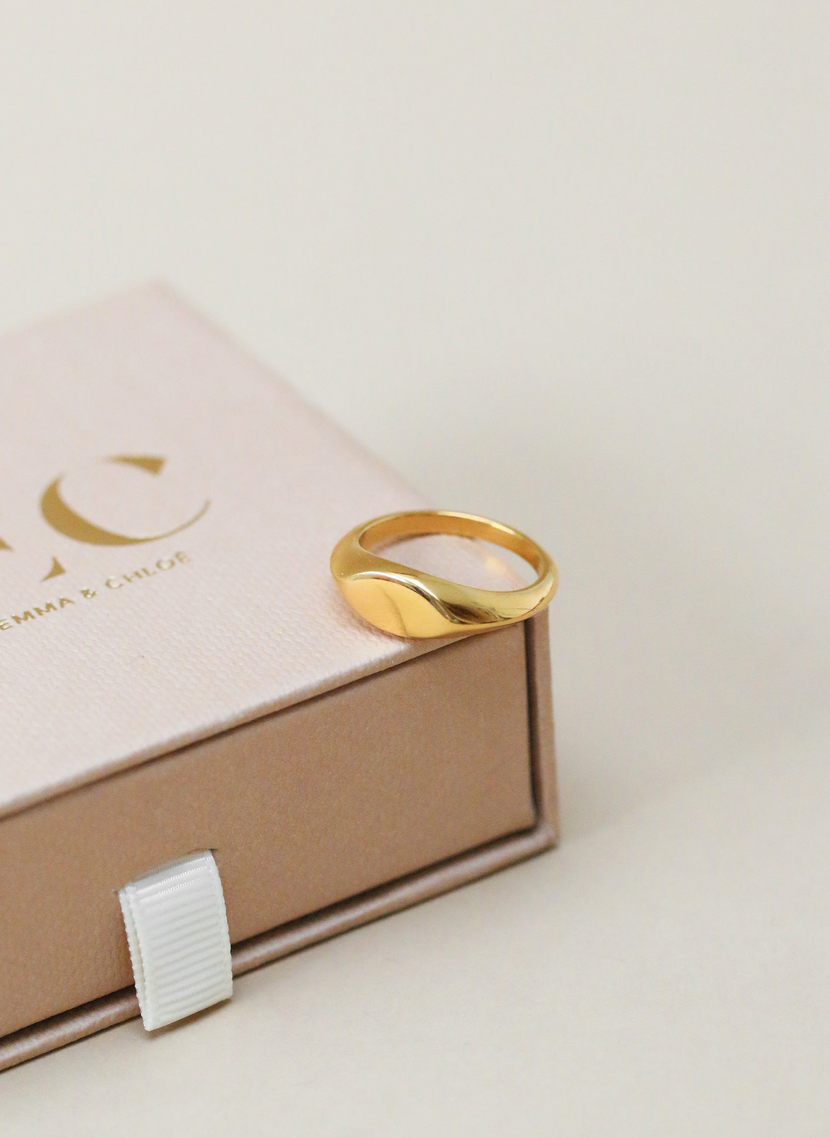 Thin ring Wade