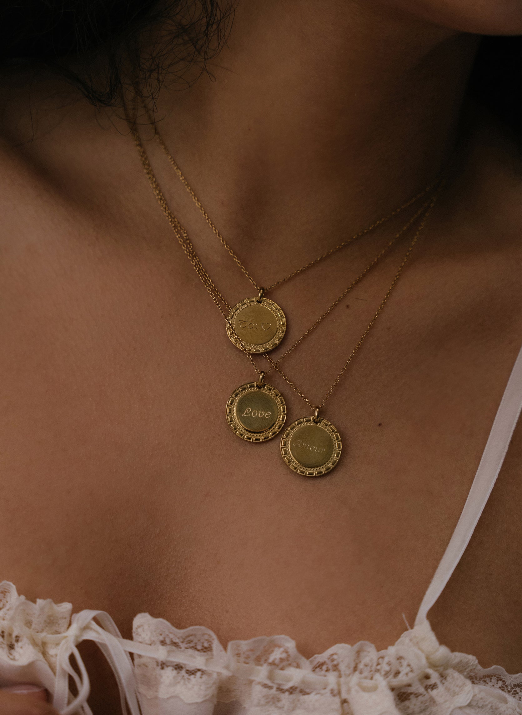 Medal necklace Amour